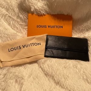 Louis Vuitton Black Epi Trifold Leather Wallet